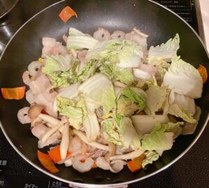 干し白菜で皿うどん作り